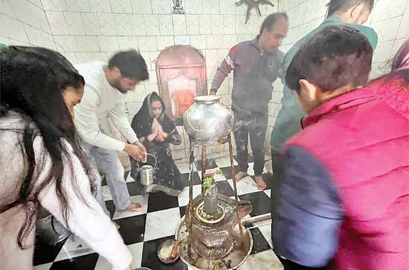 कंडाघाट के मंदिरों में उमड़ी श्रद्धालुओं की भीड़