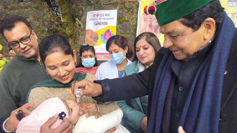 स्वास्थ्य मंत्री ने किया पोलियो टीकाकरण अभियान का शुभारंभ, बच्चों को पिलाई दो बूंद जिंदगी की