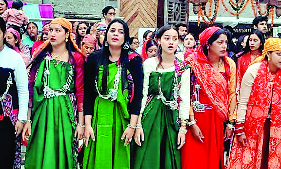 शमशी में सजा बीरशू मेला, महिलाओं ने किया लालड़ी नृत्य