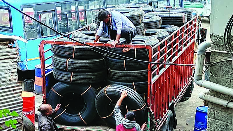 हमीरपुर डिपो में पहुंची नए टायरों की खेप
