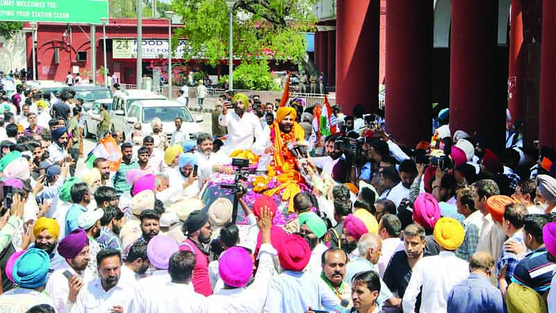 पलकों पर बिठाए गुरजीत सिंह औजला, चुनावों को लेकर भरी हुंकार