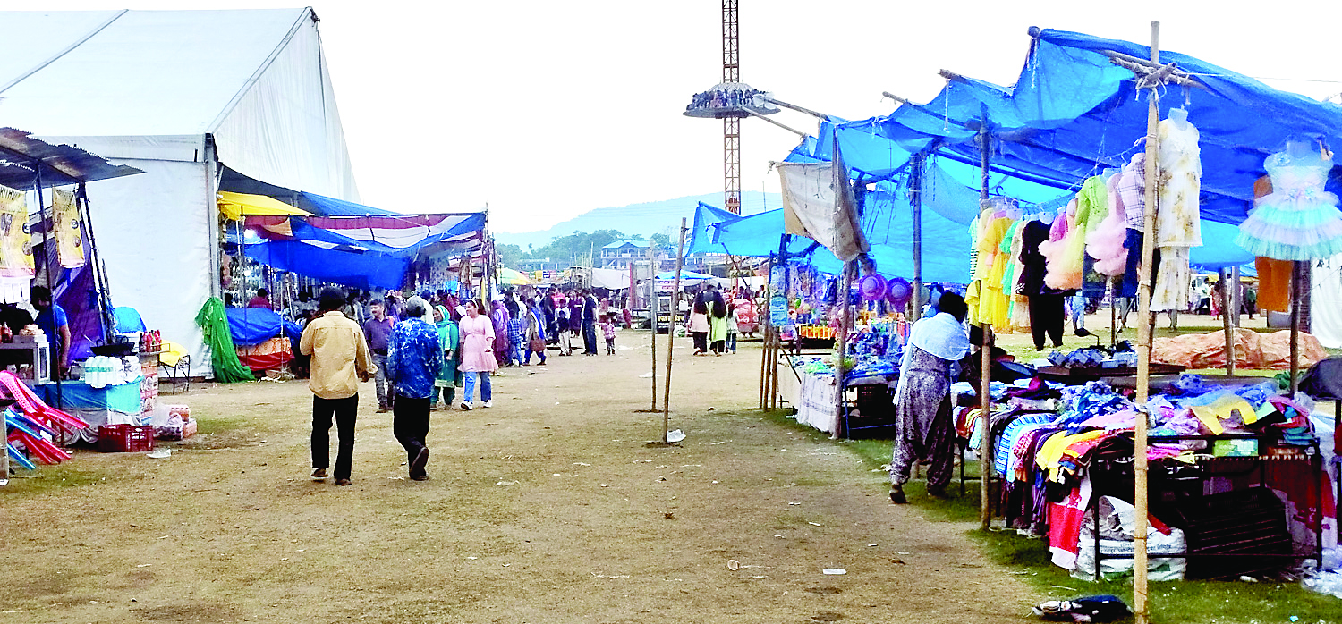 छुट्टी के दिनों में भी सुजानपुर मेले में नहीं उमड़ रही भीड़
