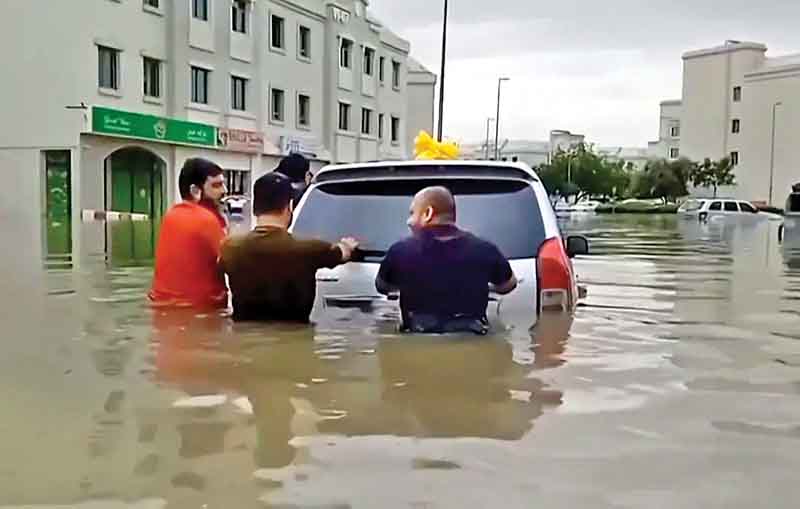 दुबई में बारिश ने तोड़ा 75 साल का रिकार्ड