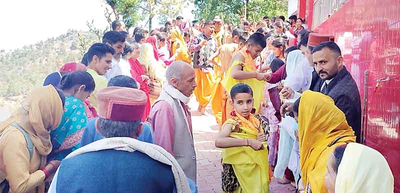 विजेश्वर महादेव-देव दयारश मंदिर में 80 बटुकों ने ली गुरु दीक्षा