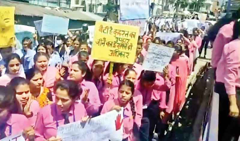 पालमपुर प्रकरण : छात्रा पर हमले के खिलाफ बड़ा प्रदर्शन