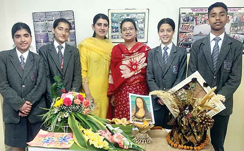 हिमालय सदन ने जीती पुष्प सज्जा प्रतियोगिता