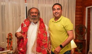 अध्यात्मिक गुरु श्री श्री रविशंकर से मिले विश्व चक्षु, आशीर्वाद पाकर नई ऊर्जा का संचार
