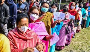 हिंसा से जूझ रहे मणिपुर में वोटिंग के दौरान फायरिंग