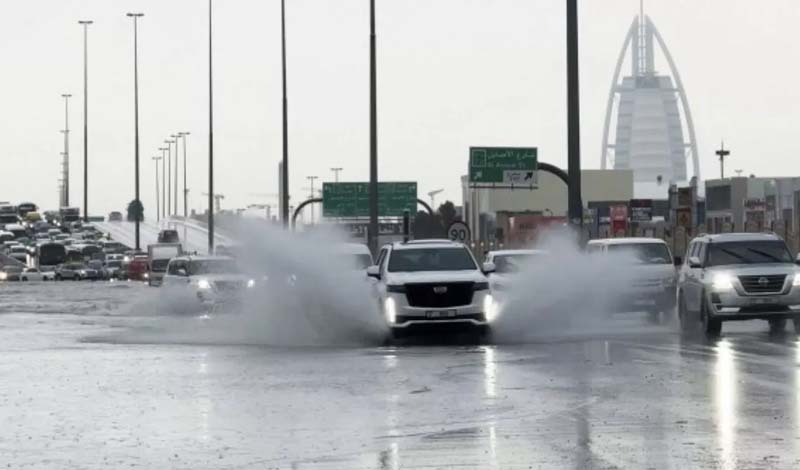 UAE में बारिश ने तोड़ा 75 सालों का रिकॉर्ड