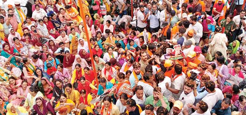 हमीरपुर सिटी में अनुराग ठाकुर की विजय संकल्प रैली में उमड़ी महाभीड़