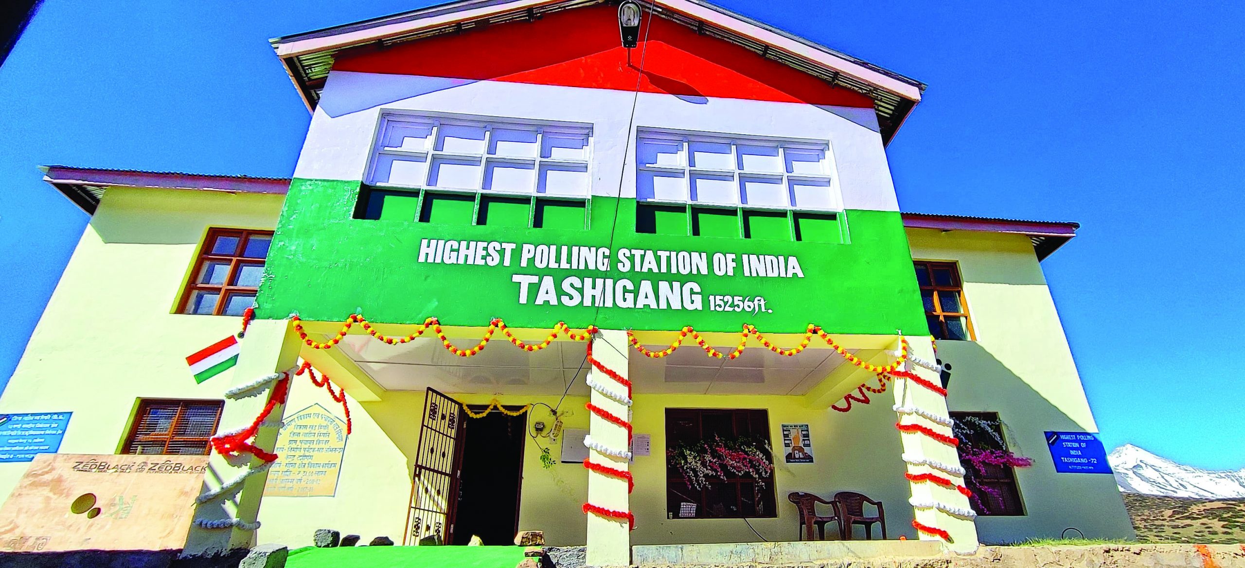 Himachal Election:  चमक उठा दुनिया का सबसे ऊंचा मतदान केंद्र टशीगंग, सिर्फ 62 लोग डालेंगे वोट