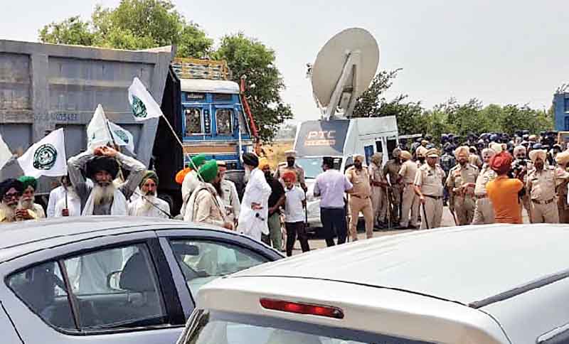पटियाला जा रहे किसान रोके; PM की रैली को लेकर पटियाला-राजपुरा हाइवे बंद