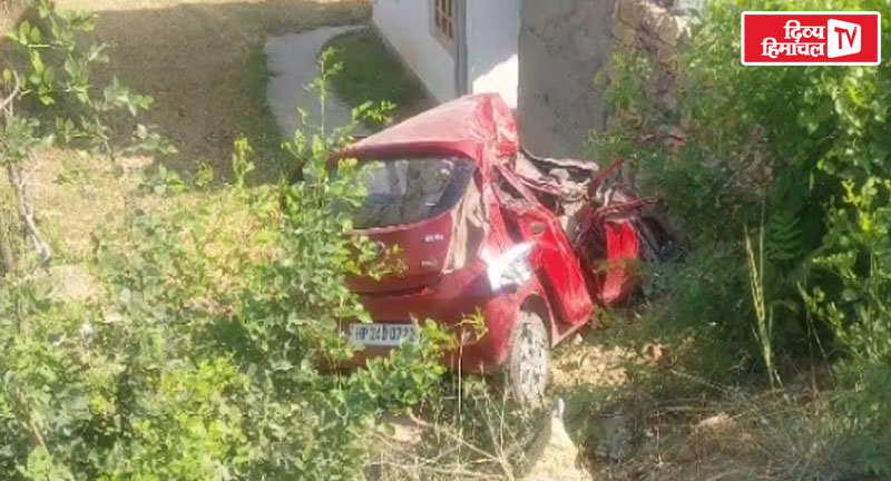 किरतपुर-नेरचौक फोरलेन पर अलसू में कार दुर्घटना*ग्रस्त, एक युवक की मौ*त तीन घाय*ल