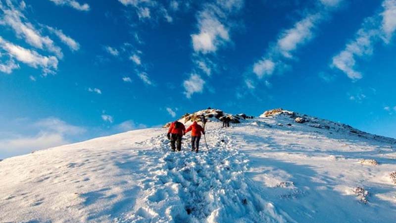 ट्रैकिंग पर गए पर्यटकों का दल हिमपात में फंसा, 5 शव मिले, 4 लापता, रेस्क्यू अभियान जारी