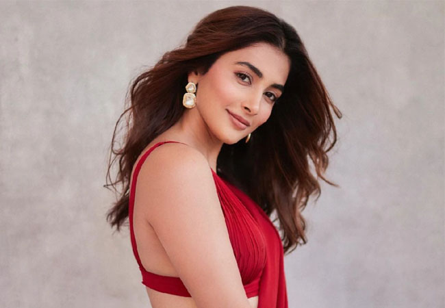 कभी न देखे गए लुक में पूजा हेगड़े - Divya Himachal