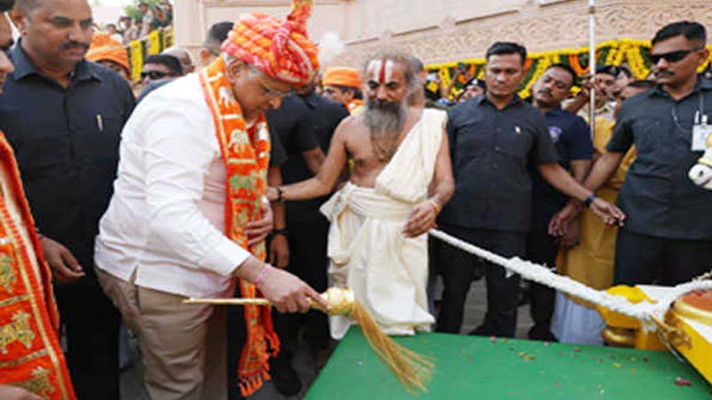 Jagannath Rath Yatra : सीएम भूपेंद्र पटेल ने सोने की झाड़ू लगाकर की रथयात्रा की शुरूआत - Divya Himachal