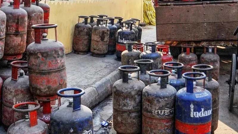 LPG price Hike: सितंबर के पहले ही दिन महंगाई का झटका, बढ़ गए LPG गैस ...