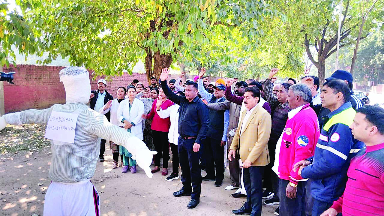 चंडीगढ़ प्रशासन के खिलाफ प्रदर्शन, मांगों की अनदेखी पर खोला मोर्चा, जल्द मांगा समाधान