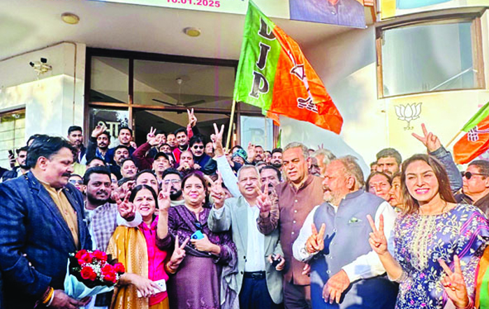 दिल्ली में भाजपा की जीत पर चंडीगढ़ में जश्न