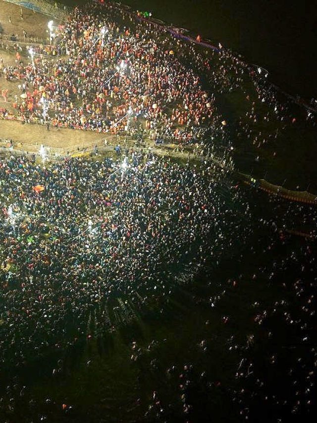 महाकुंभ: त्रिवेणी संगम में सुबह चार बजे कुछ ऐसा था नजारा