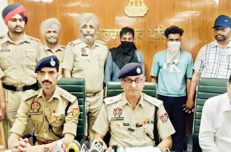 पाकिस्तान से ड्रोन से हेरोइन सप्लाई, पठानकोट पुलिस ने दबोचे तस्कर, पड़ोसी देश से मंगवाते थे नशा