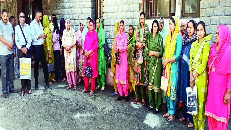 फार्मासिस्ट का तबादला आदेश रद्द करने की डीसी से गुहार
