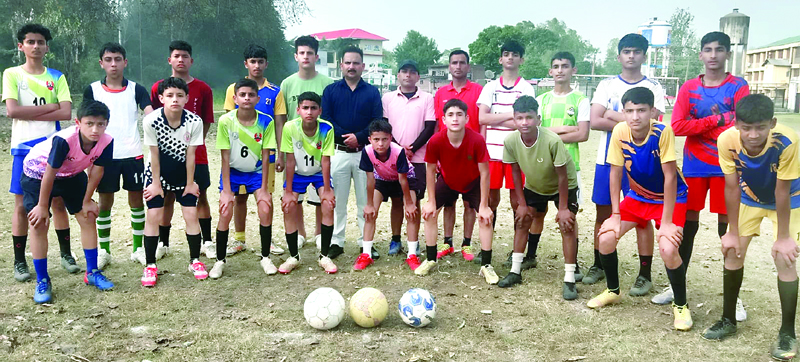 18 फुटबाल खिलाड़ी सात दिवसीय कैंप में बहा रहे पसीना