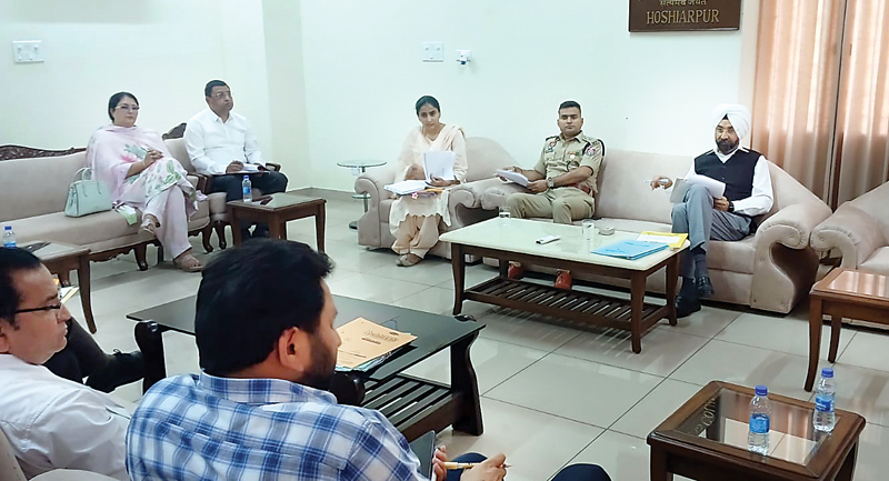 जिला कानूनी सेवाएं अथॉरिटी ने तिमाही बैठक, नेशनल लोक अदालत में अधिक-से-अधिक केसों को शामिल करने के निर्देश