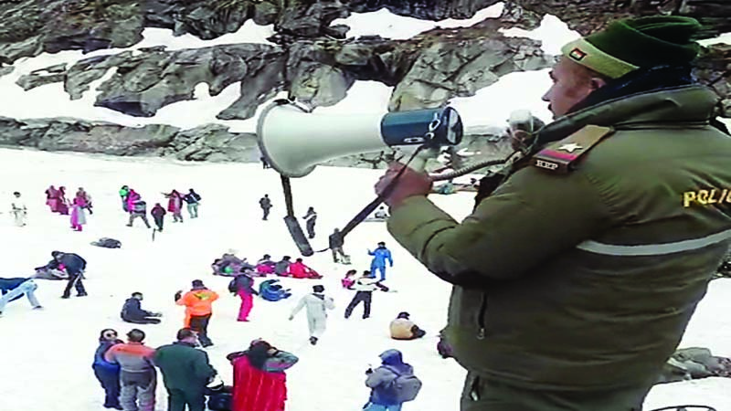 रील बनाने के चक्कर में मौत को न्योता
