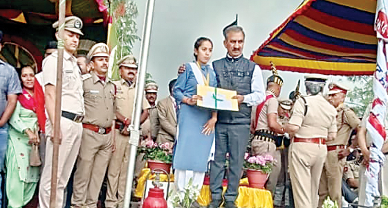 राज्य स्तरीय निबंध प्रतियोगिता में कांगड़ा की वंशिका चमकीं
