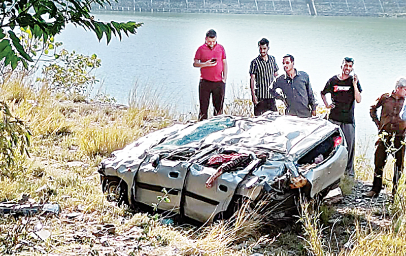 Accident : पंडोह में गिरी बारातियों की कार, पांच की मौत, दूल्हे के बड़े भाई, भाभी और भतीजी बने शिकार
