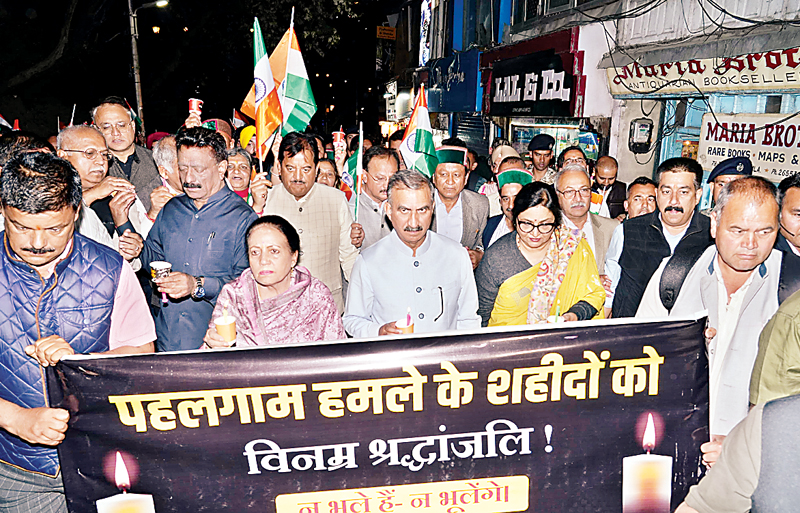 पहलगाम आतंकी घटना के खिलाफ कांग्रेस का कैंडल मार्च, CM सुक्खू-रजनी पाटिल समेत सभी नेता हुए शामिल