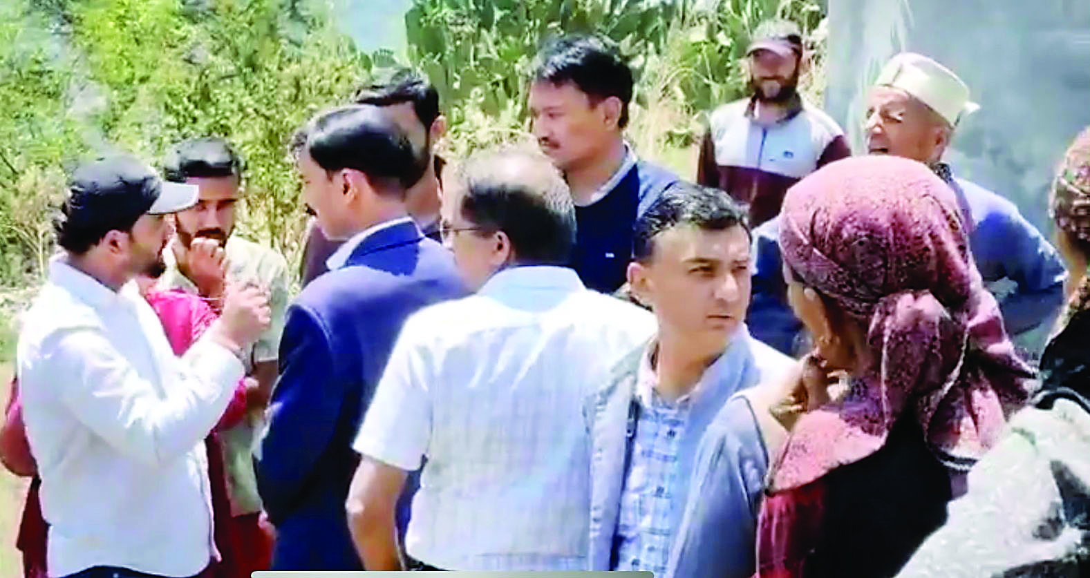 ठियोग में दो दिन से नहीं आया पानी, लोगों का गुस्सा फूटा