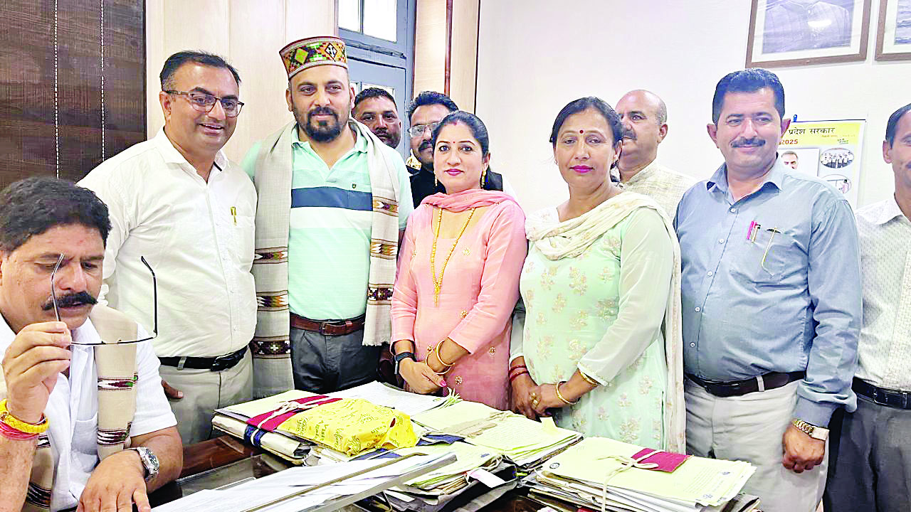 संघ की नई कार्यकारिणी की सौंपी सूची