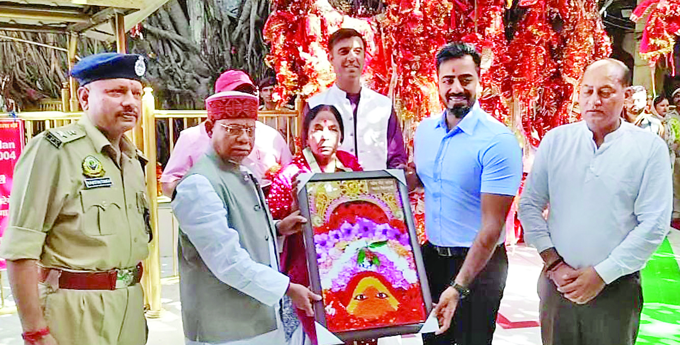 राज्यपाल ने चिंतपूर्णी माता के दरबार नवाया शीश