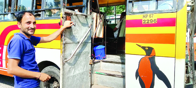 हमीरपुर जिला में मात्र एक बस में मिला डस्टबिन