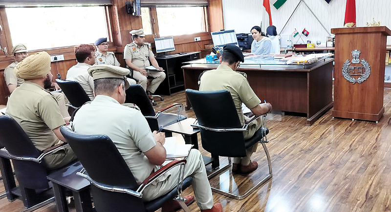 थाना प्रभारियों को 48 घंटे का समय, शिकायतकर्ता से खुद मिलने की दी हिदायत, पेंडिंग काम जल्द निपटाएं