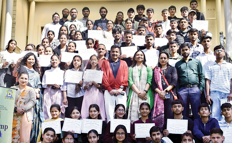 JEE-NEET : 66 छात्रों ने ली जेईई नीट की फ्री कोचिंग