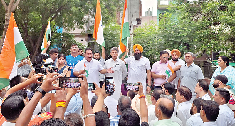 चंडीगढ़ में कांग्रेस की जय हिंद यात्रा, मौलीजागरां में भारतीय सेना के शौर्य के समर्थन में इलाके का लगाया चक्कर