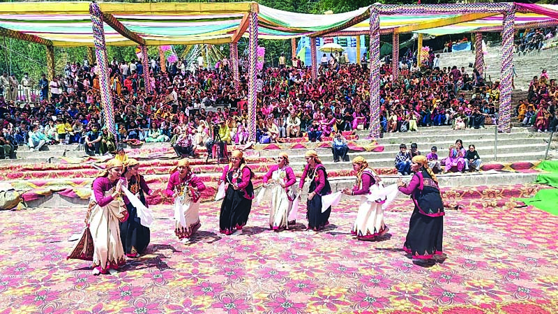 मेले में महिलाओं की नाटी बनी आकर्षण का केंद्र