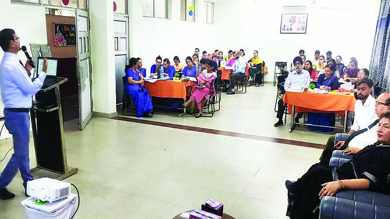 शिक्षकों को पाठ योजना-शैक्षणिक सुधारों से करवाया अवगत