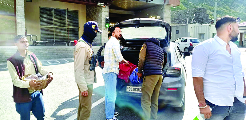 अटल टनल पर पुलिस का कड़ा पहरा