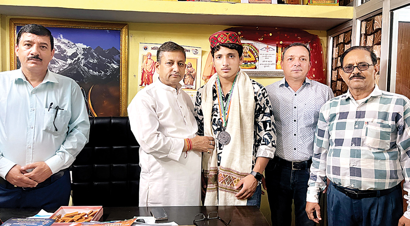 बिलासपुर के अभिनव रेसलिंग चैंपियन