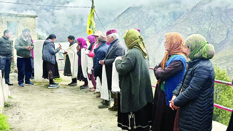 विधायक ने सुना लोगों का दुखड़ा
