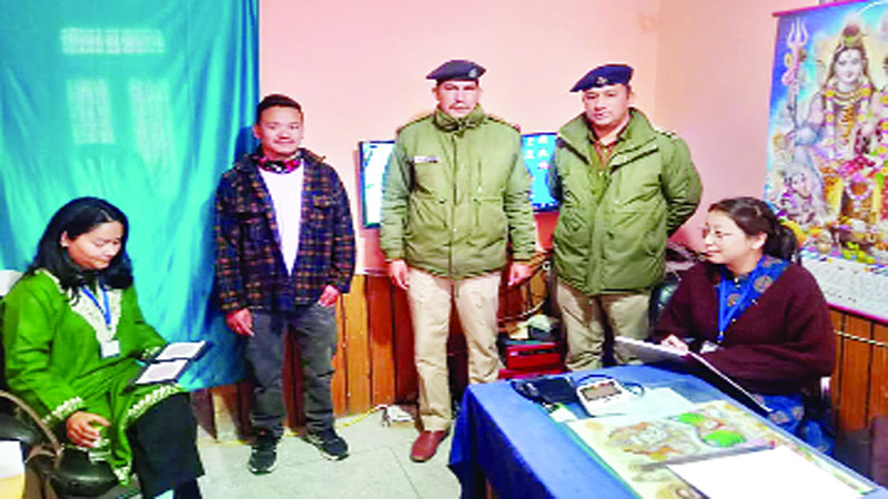 सिस्सू पुलिस चौकी में चालकों ने करवाई आंखों की फ्री जांच