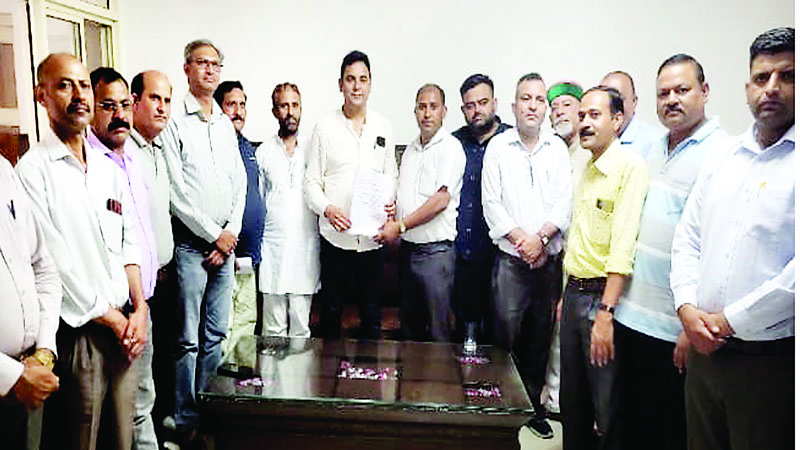 विज्ञान अध्यापक संघ ने विधायक को सौंपा ज्ञापन