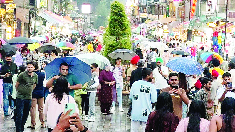 बारिश की फुहारों से गर्मी से छूटा पिंड