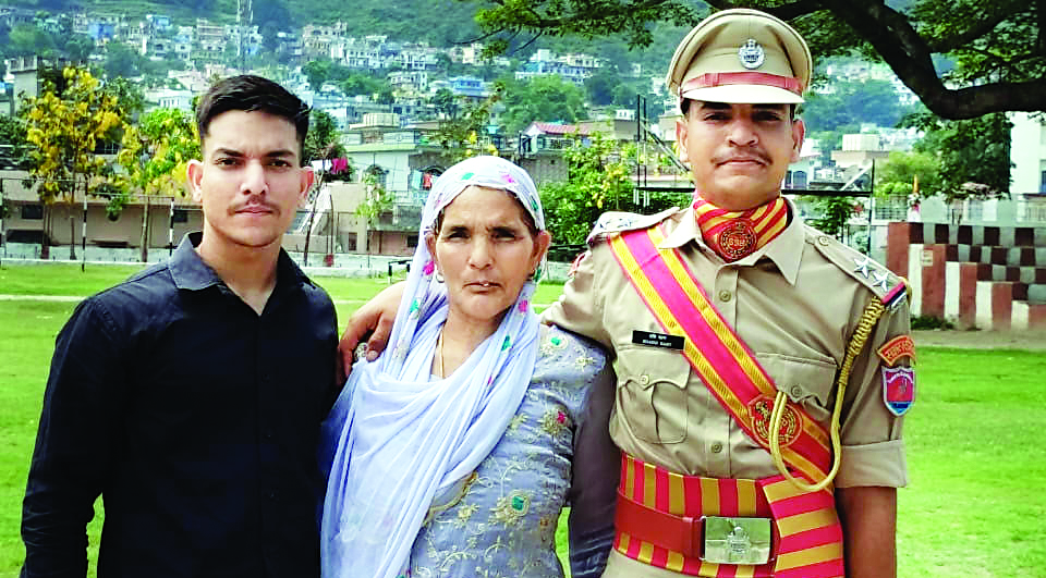 भटोली के शशिकांत एसएसबी में उपनिरीक्षक