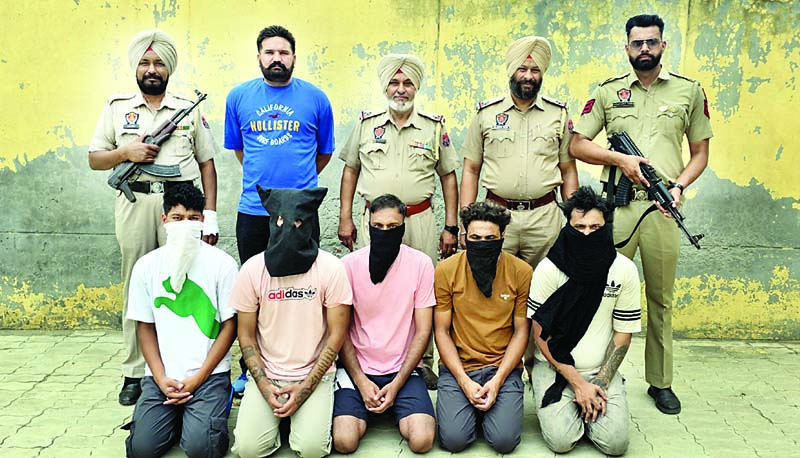 मोगा में हथियार तस्करी का पर्दाफाश, पुलिस ने पांच पिस्तौल, 12 जिंदा कारतूस, बाइक-पांच तस्कर दबोचे