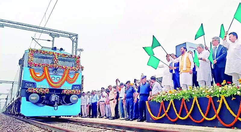 रेल मंत्री अश्विनी वैष्णव ने दी खुशखबरी, 100 ईएमयू और 50 नमो भारत ट्रेन की मिलेगी सौगात